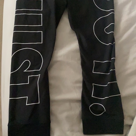 BRAND NEW NIKE YOGA DRI-FIT LEGGINGS - Picture 2 of 3